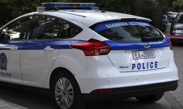 Αγρίνιο: 13χρονη έκλεψε κινητό τηλέφωνο - Συνελήφθη η μητέρα της