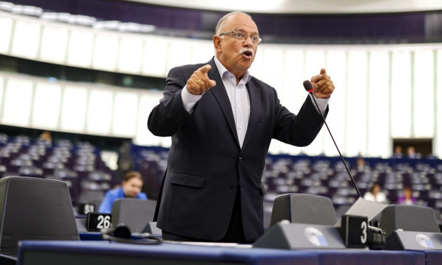 Κόντρα Παπαδημούλη με τον πρόεδρο της PEGA στο Twitter