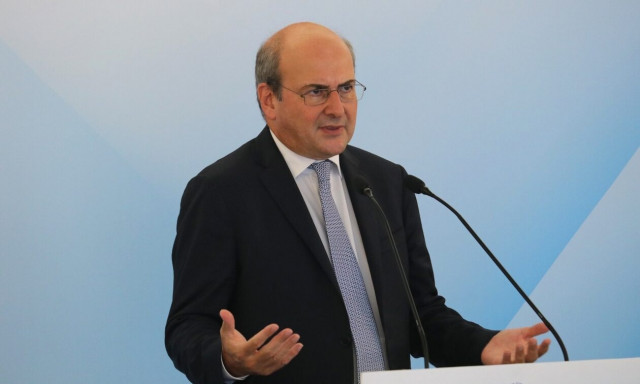 Χατζηδάκης: Καταιγισμός ψεμάτων Τσίπρα στους συνταξιούχους - Τηρεί τα προσωπικά του ήθη και έθιμα