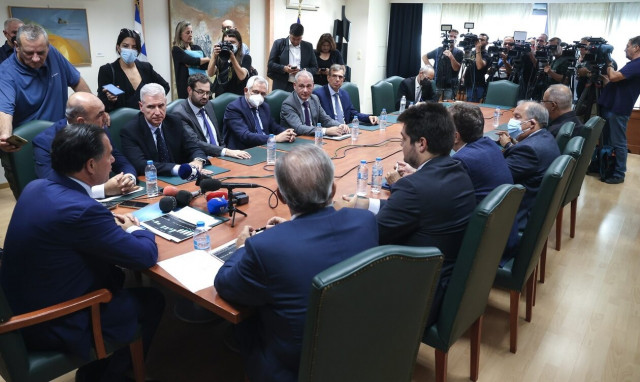 «Καλάθι» με 50 προϊόντα συμφώνησαν Γεωργιάδης - εκπρόσωποι σούπερ μάρκετ: Τι περιλαμβάνει