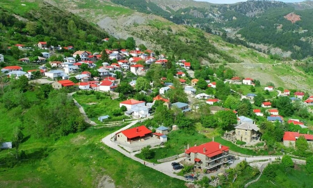 Αετομηλίτσα Ιωαννίνων: Δείτε το πανέμορφο χωριό της Ηπείρου από ψηλά