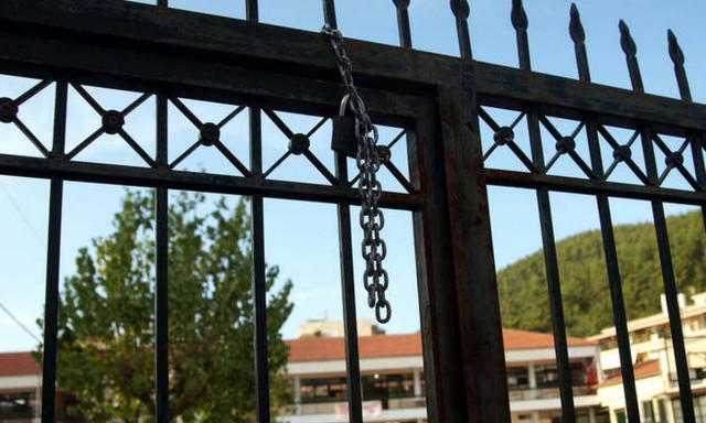 Αιγάλεω: Ελεύθερος ο διευθυντής που «πιάστηκε στα χέρια» με μαθητή στο ΕΠΑ