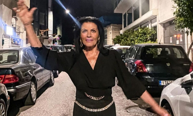 Ζωζώ Σαπουντζάκη: Viral το ζεϊμπέκικο της ηθοποιού με το τραγούδι του Κωνσταντίνου Αργυρού