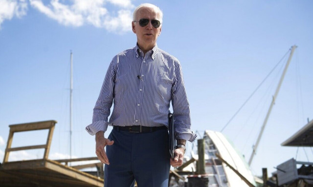 Τζο Μπάιντεν: Κάμερα κατέγραψε τα «μπινελίκια» του Αμερικανού προέδρου σε επίσκεψη στη Φλόριντα