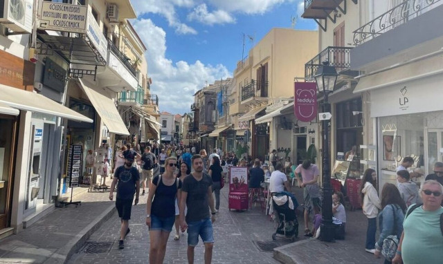 Ρέθυμνο: Χαμόγελα, περαντζάδα και πολυκοσμία στην Παλιά Πόλη!