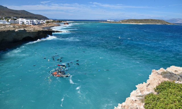 Ναυάγιο στα Κύθηρα: Κλιμάκιο της ΕΜΑΚ μπαίνει στις έρευνες με Super Puma - Συγκλονιστικές εικόνες
