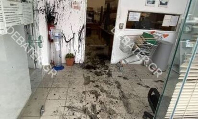 Παλλήνη: Βίντεο μέσα από την πολεοδομία - Οι κηλίδες από την επίθεση με όξινο υγρό