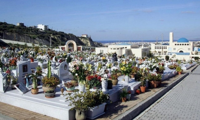 Απίστευτη ταλαιπωρία για ζωντανούς και... νεκρούς στην Κρήτη πριν τις κηδείες