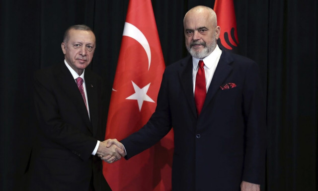 Οι κυκλωτικές κινήσεις Ερντογάν από την Λιβύη μέχρι την Αλβανία