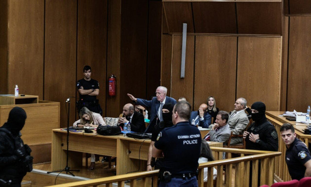 Επεισόδιο στη δίκη της Χρυσής Αυγής μεταξύ Πλεύρη και Φύσσα