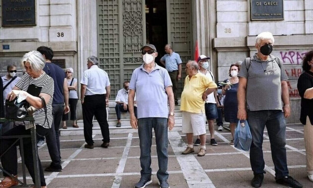 Πρόωρη συνταξιοδότηση στο Δημόσιο: Τα νέα όρια ηλικίας - Ποιοι χάνουν το δικαίωμα