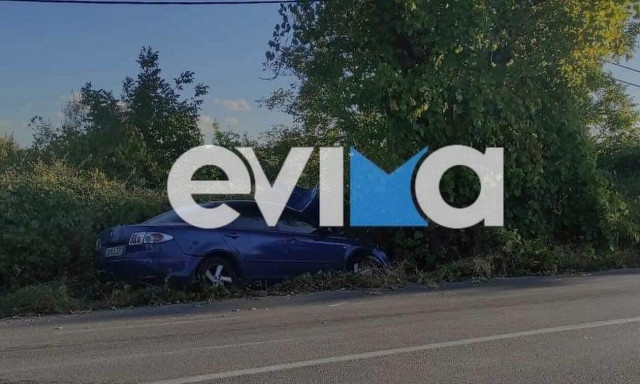 Τροχαίο στο Αλιβέρι: Του έσκασε το λάστιχο και «καρφώθηκε σε δέντρο – Δύο τραυματίες