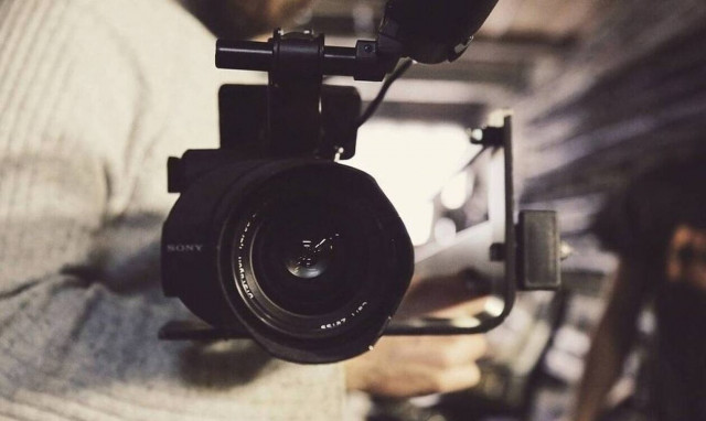 Πώς να εντοπίσετε κρυφές κάμερες σε δωμάτιο ξενοδοχείου