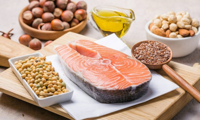 Οι μεσήλικες που τρώνε ψάρια με πολλά ωμέγα-3 βελτιώνουν τη λειτουργία του εγκεφάλου τους