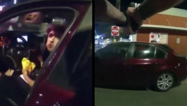 H στιγμή που αστυνομικοί στις ΗΠΑ πυροβολούν 17χρονο μέσα στο αυτοκίνητό του 