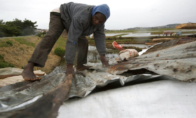 Ο κυκλώνας Τζούλια «σφυροκοπά» τη Νικαράγουα με ανέμους ταχύτητας άνω των 140 χλμ. την ώρα