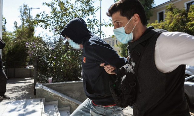 Σεπόλια: «Το παιδί κλαίει όλη μέρα» - «Ήθελε να εξαγοράσει τη σιωπή του», καταγγέλλει η γιαγιά