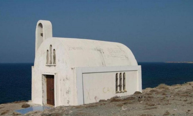 Κύπρος - Κερύνεια: Μετέτρεψαν σε σκουπιδότοπο την εκκλησία του Αγίου Φανουρίου