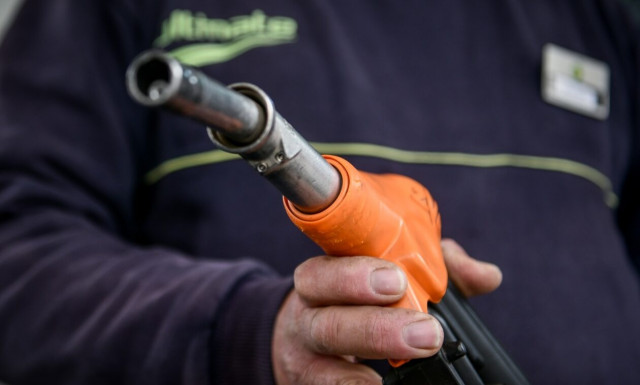 Ακρίβεια: Σε απόγνωση οδηγοί ταξί και φορτηγών από το «ασανσέρ» στις τιμές των καυσίμων