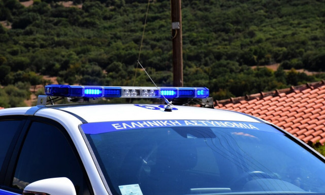 Λάρισα: Εκπαιδευτικός θώπευσε 22χρονη στη μέση του δρόμου - Τον σταμάτησε ντελιβεράς