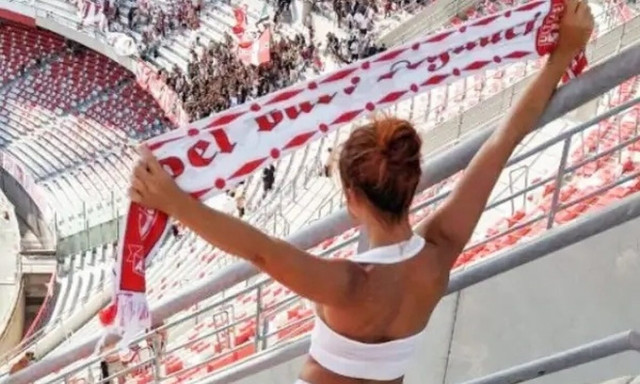 Ιταλία: Κινδυνεύει με πρόστιμο η οπαδός που φωτογραφίζεται με κατεβασμένο παντελόνι