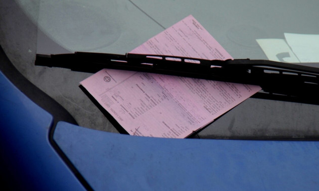 Παράβαση με ώρα... λήξης: «Τσουχτερά» πρόστιμα σε όσους παρκάρουν παράνομα