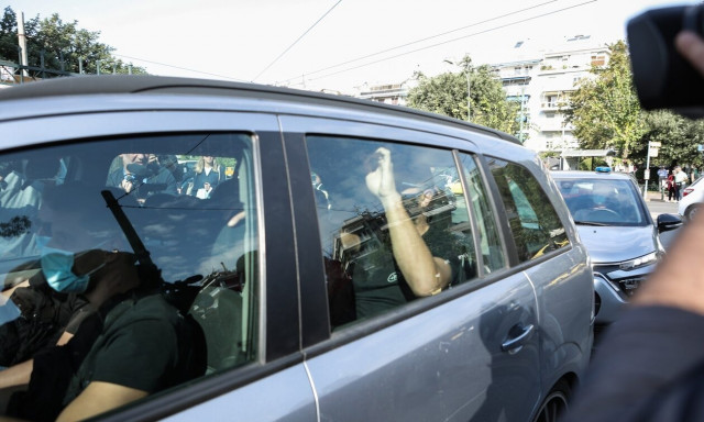 ΕΣΗΕΑ: «Να απομακρυνθούν αμέσως τα τηλεοπτικά συνεργεία από το σπίτι της 12χρονης»