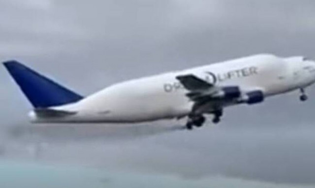 Ιταλία: Η στιγμή που αεροσκάφος χάνει τον τροχό του στον αέρα