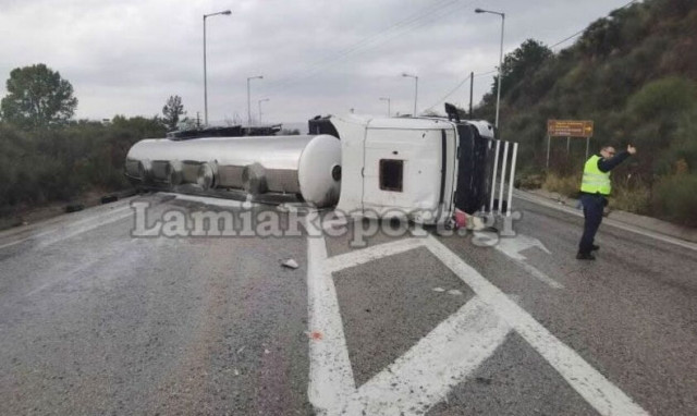 Ανετράπη βυτιοφόρο με γάλα στο δρόμο Λαμίας - Δομοκού