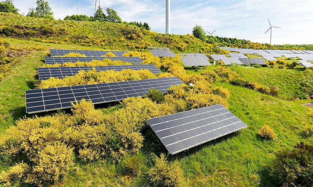 Έσοδα 2,7 δισ. ευρώ από πλαφόν και εισφορές στις εταιρείες ενέργειας