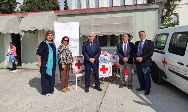 Ερυθρός Σταυρός: Προσέφερε σχολικά είδη στα παιδιά του Χατζηκυριάκειου