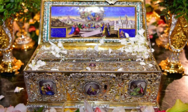 Η Αγία Ζώνη της Παναγίας από το Βατοπαίδι στον Πειραιά