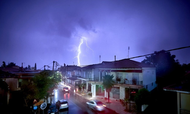 Παρασκευή με καταιγίδες και χαλάζι - Κίνδυνος για πλημμυρικά φαινόμενα