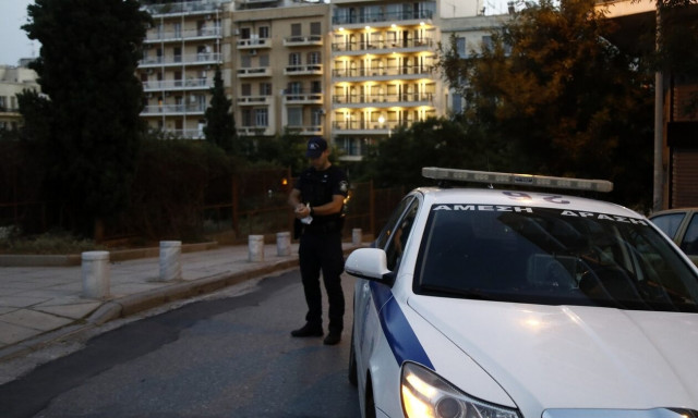 Έφοδος της ΕΛΑΣ σε σπίτια στο Κερατσίνι για σύλληψη βιαστών 17χρονης