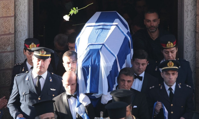 Αλέξανδρος Νικολαΐδης: Με χειροκροτήματα ο τελευταίος αποχαιρετισμός