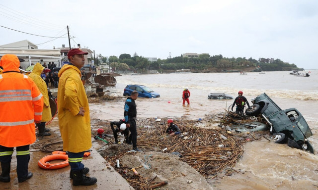 Κακοκαιρία στην Κρήτη: 453 κλήσεις στην Πυροσβεστική μέσα σε μια ώρα