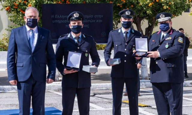 Βάπτισαν οι αστυνομικοί το βρέφος που έσωσαν στην κακοκαιρία «Ελπίς»