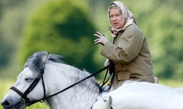 Βασιλιάς Κάρολος: Ξεκίνησε περικοπές – Πουλάει τα άλογα της Βασίλισσας