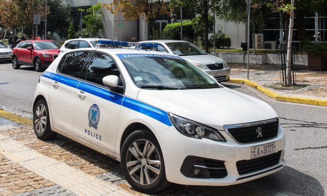 Ίλιον: Αιματηρό επεισόδιο σε σχολείο - 15χρονα μαχαίρωσαν γονέα