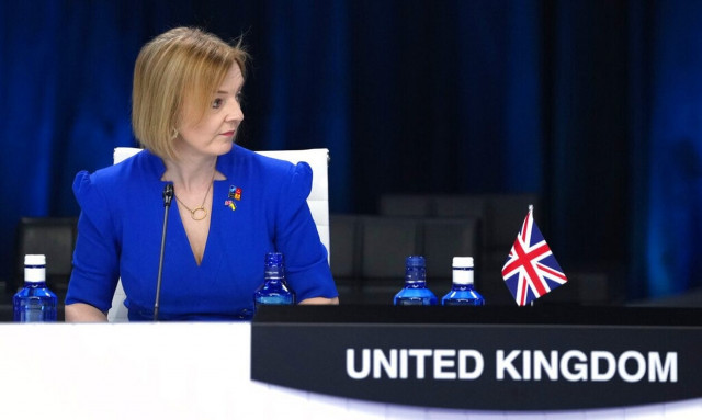 Πολιτική «θύελλα» στη Βρετανία - Κρίσιμη εβδομάδα για τη Λιζ Τρας