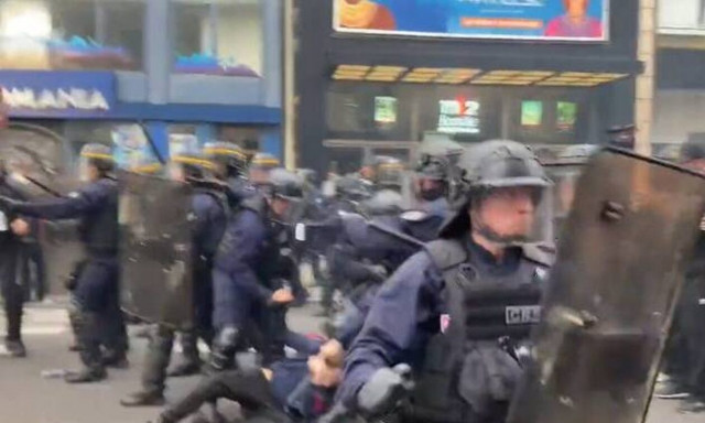 Γαλλία: Άγρια επεισόδια στη μεγάλη πορεία κατά της ακρίβειας (vid)