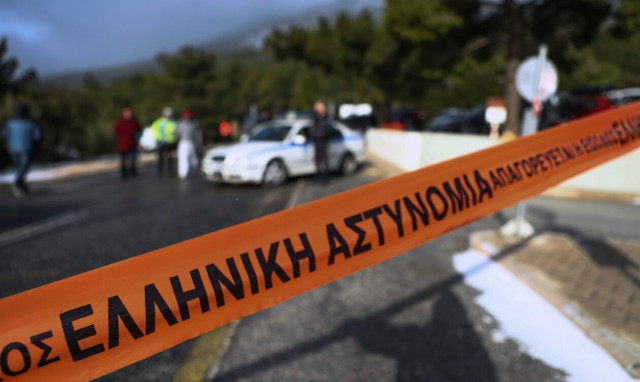 Πυροβολισμοί σε είσοδο κτηρίου στο Αιγάλεω - Ψάχνουν τον ένοικο στόχο