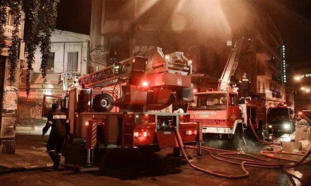 Αττική: Φωτιά σε κατοικία στον Υμηττό - Στο νοσοκομείο μια γυναίκα