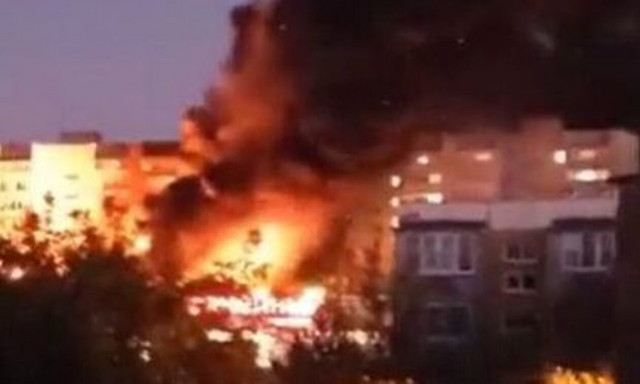 Ρωσικό αεροσκάφος συνετρίβη σε πολυόροφο κτίριο στην πόλη Γεΐσκ