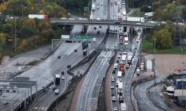 Βρετανία: Οικολόγοι προκάλεσαν κυκλοφοριακό χάος κοντά στο Λονδίνο