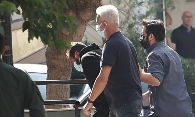 Γιαγιά 12χρονης: Την έχουν πάρει, προσπαθεί να σταθεί στα πόδια της