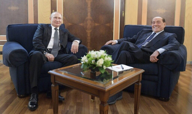 Ο Πούτιν έκανε δώρο στον Μπερλουσκόνι 20 μπουκάλια βότκα