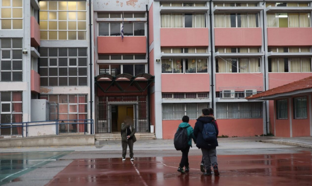 Ίλιον: Εξωσχολικός μαχαίρωσε γονέα - «Eχω κάνει ράμματα»