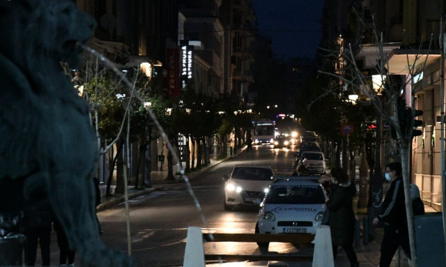 Πάτρα: Το παρκάρισμα του «αιώνα» καταχειροκροτήθηκε η οδηγός