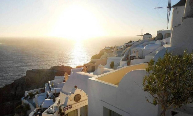 Εκρηκτική αύξηση τζίρου σε καταλύματα και εστίαση τον Αύγουστο